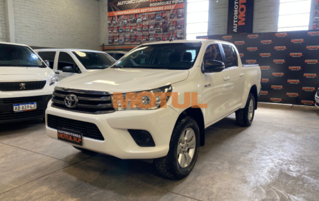 Toyota Hilux SR 4×2 M/T 2.4 Diésel 2018